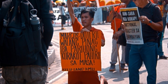 Liseli Gençlerin Karne Protestosu: AKP Eleştirisi Gözaltıyla Sonuçlandı