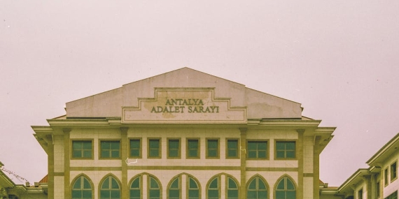 Antalya’da Rüşvet Soruşturması: Böcek’in Başdanışmanına Tutuklama Talebi