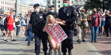 Izmir8217de-Gazeteci-Ismail-Ari8217nin-Tutuklanmasi-Protesto-Edildi-featured