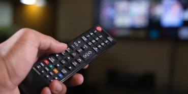 23-Nisan-Persembe-Aksami-TV-Ekranlarinda-Neler-Var-featured