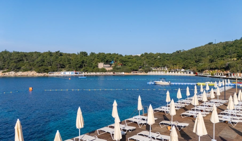Bahar-Sahin-Bodrum-Tatilinde-Gundem-Oldu-Cesur-Pozlar-Sosyal-Medyayi-Salladi-featured